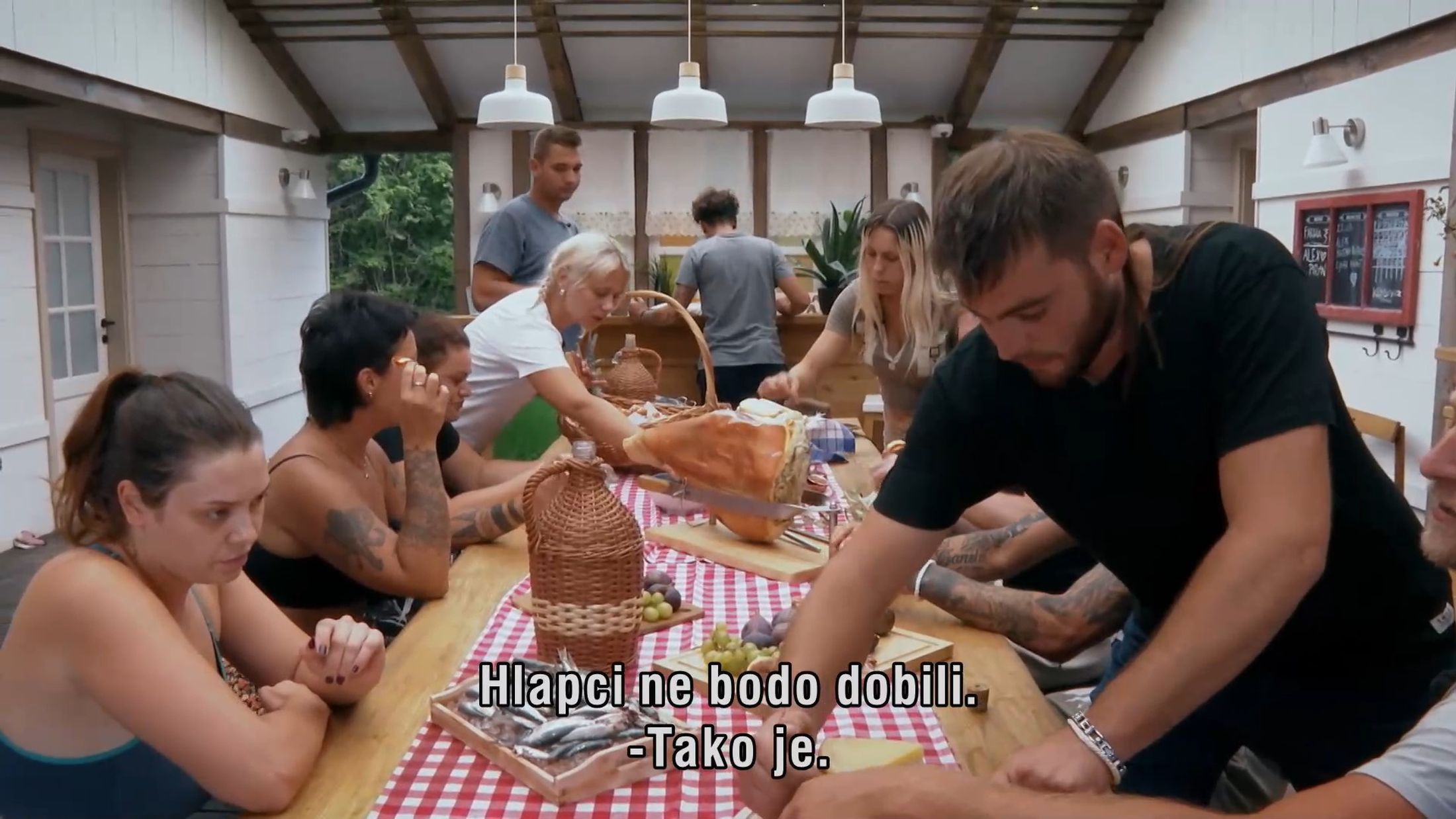 Kmetija resničnostni šov, Kmetija, tekmovalci,
