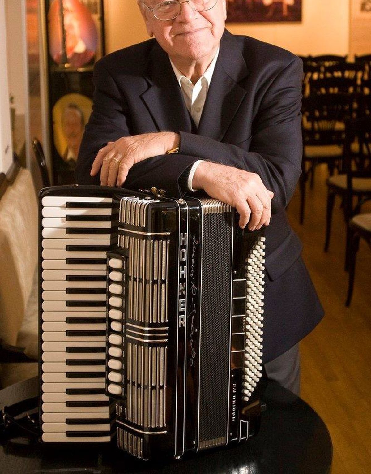 Slavko Avsenik Slavko Avsenik, slovenski glasbenik, harmonika,