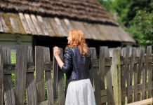 voditeljica, Mojca Mavec,