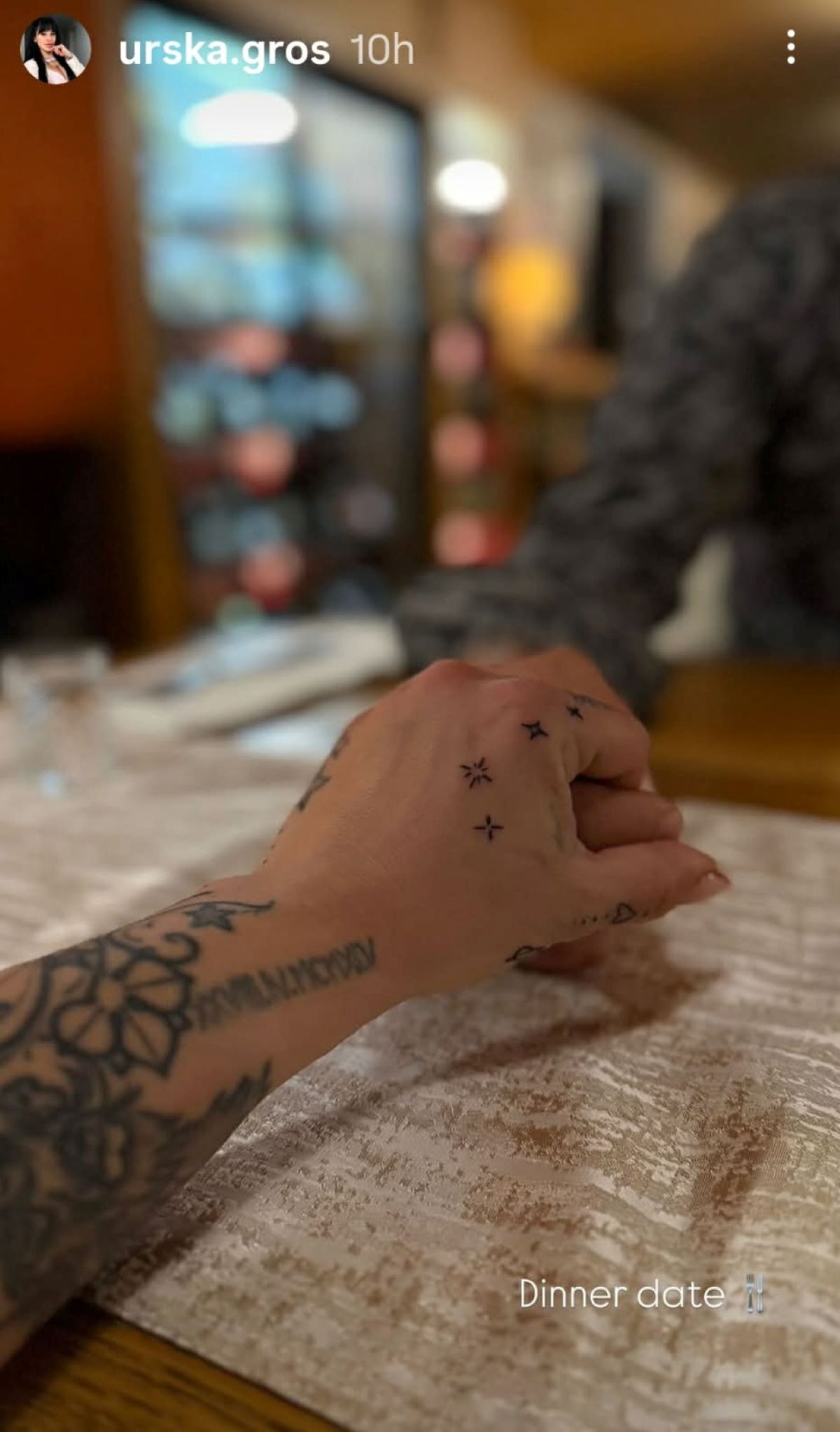 Urška Gros roki, Instagram, Urška Gros,
