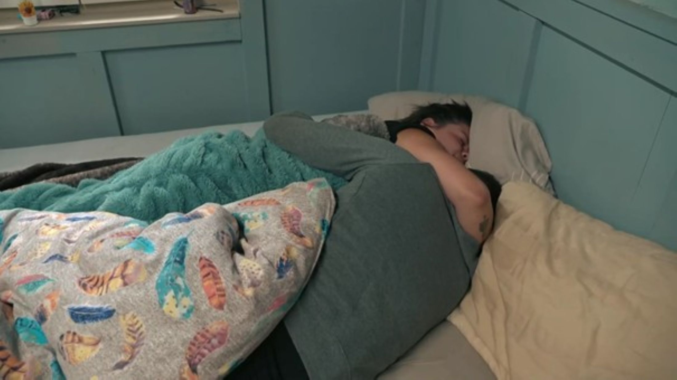 Urška, Žan, postelja, 