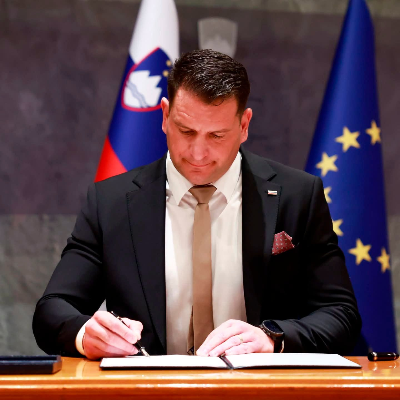 Nikola Stevanović: Sin Zorana Stevanoviča, ki je izbral tišino namesto političnih žarometov