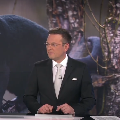 Jani Muhič ostaja eden najbolj priljubljenih obrazov prav zato, ker slovenski javnosti ne prodaja iluzij